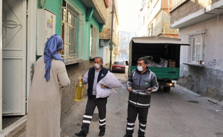 Şehitkamil’den dar gelirli ailelere gıda yardımı desteği