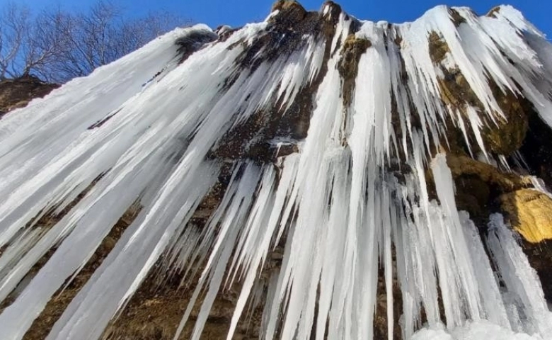 Tunceli’de havalar soğudu, 'Ağlayan Kayalar' buz tuttu