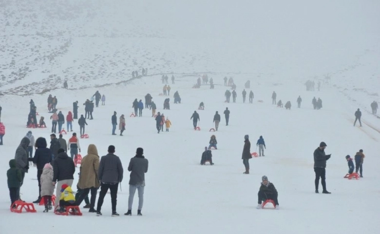 Şanlıurfa'da Önce kayak keyfi sonra halay