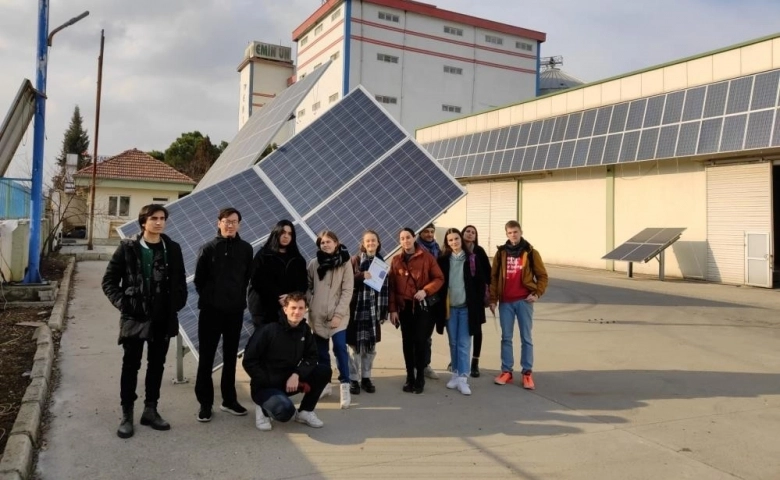 Avrupalı gençler Solartürk tesislerini gezdi