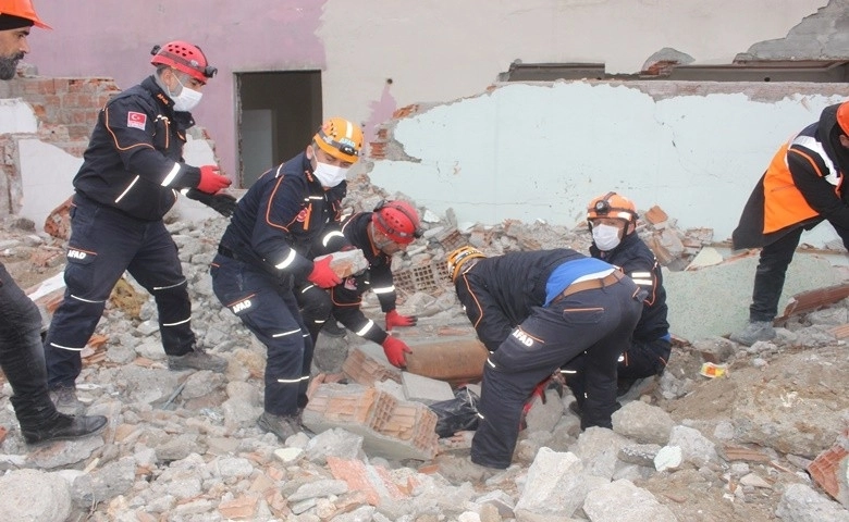 Deprem tatbikatı gerçeği aratmadı