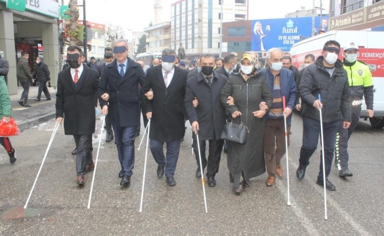 Adıyaman’da, kapalı gözlerle beyaz baston farkındalığı oluşturuldu