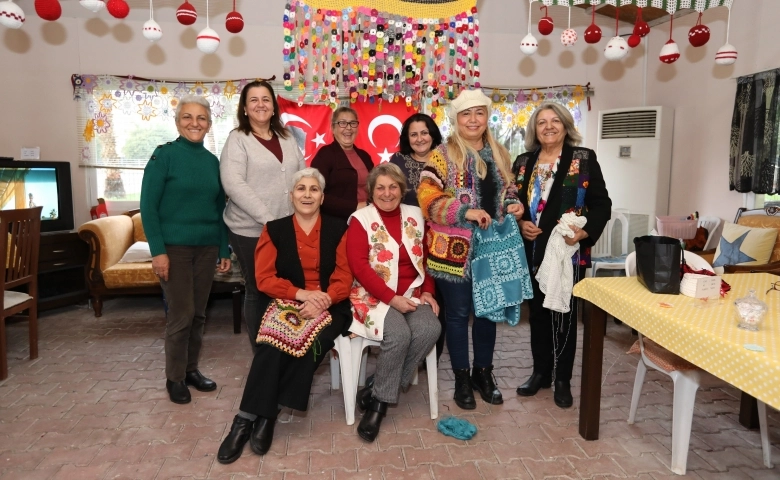 Mezitli’de Kadınlar yaşamın stresiyle örerek baş ediyor