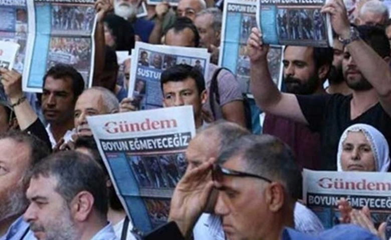 Özgür Gündem davasında 18 gazeteciye beraat