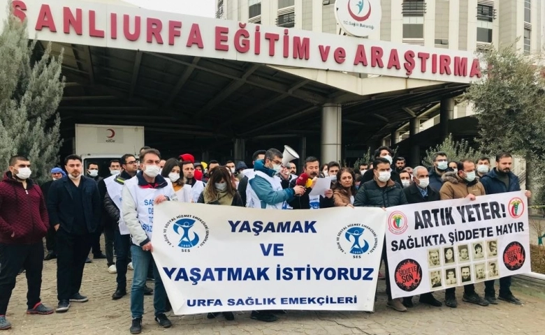 Urfa’da saldırıya uğrayan sağlıkçıya çalışanlar sahip çıktı