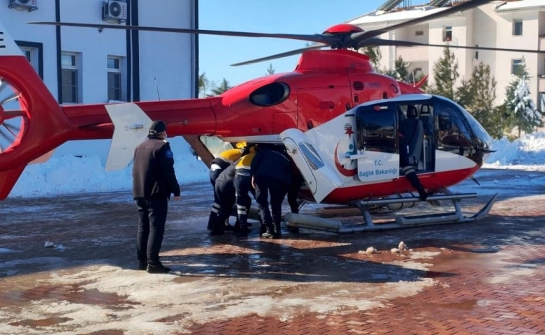 Ambulans helikopter Araban'da doğum sancısı tutan kadın için havalandı