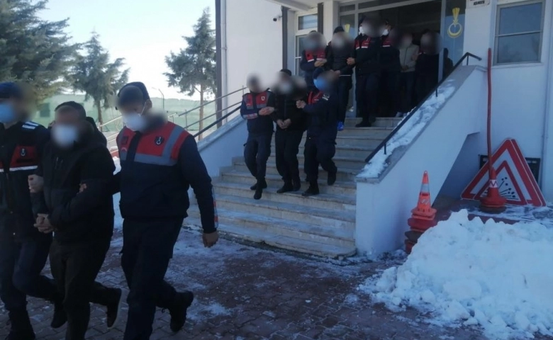 Gaziantep'te Sahte belgelerle icralık araçları satan şebekeye operasyon