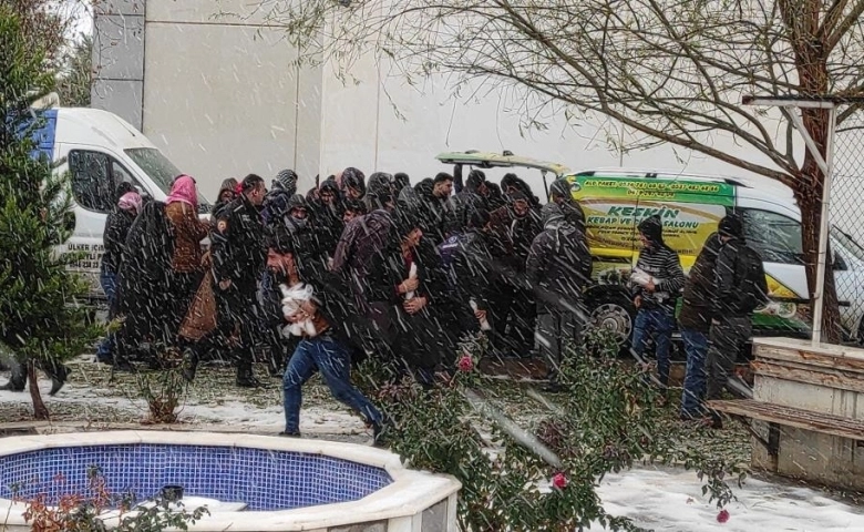 Şanlıurfa'da Adayı bırakıp dürüm için yarıştılar