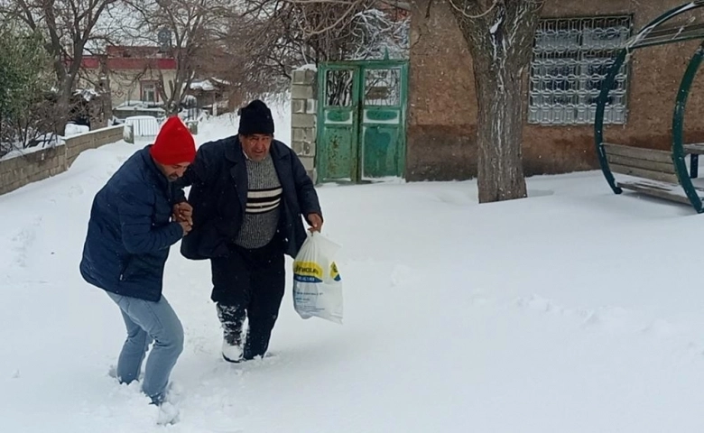 Araban’da mahsur kalan hastaların imdadına belediye yetişti