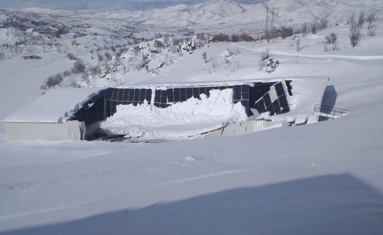 Adıyaman'da Güneş enerji panellerinin bulunduğu çatı çöktü