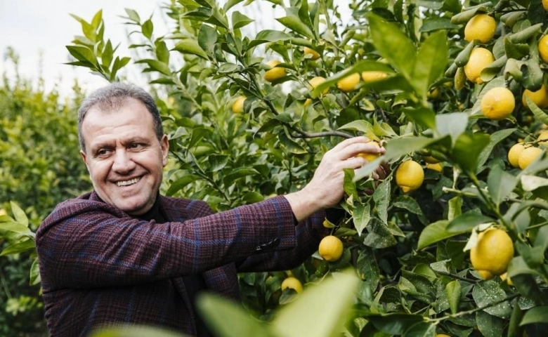 Mersin'de Vahap Seçer’den belediye başkanlarına ‘limon’ çağrısı