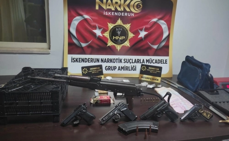 Hatay’da uyuşturucu aranan evden cephanelik çıktı