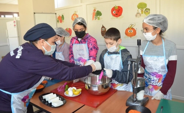 Mersin Büyükşehir Belediyesi geleceğin aşçılarını yetiştiriyor