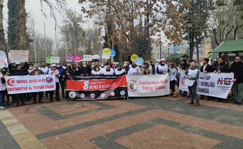 Türkiye’de beyaz önlüklüler, halkın sağlık hakkı için eylem yaptı