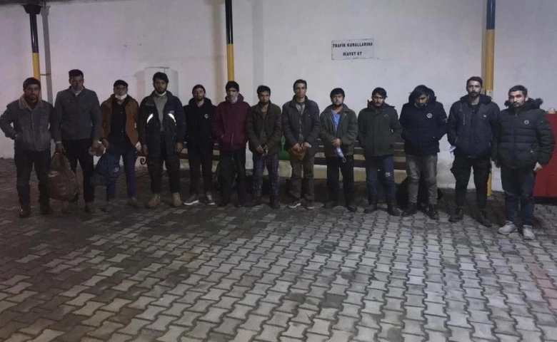 Hatay’da 13 düzensiz göçmen yakalandı