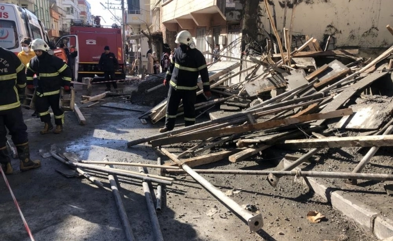 Gaziantep'te beton dökülürken inşaat kalıbı çöktü: 3 yaralı