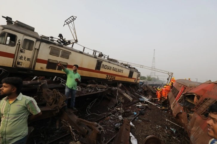 Tren kazasında can kaybı 288'e yükseldi, Hindistan yas ilan etti