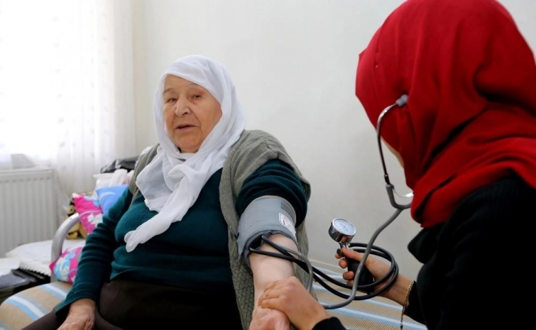 Gaziantep'te Yaşlılara evde tedavi, gençlere ise istihdam imkanı