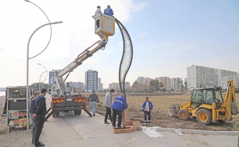 Mezitli sahilinde aydınlatma çalışmaları başladı