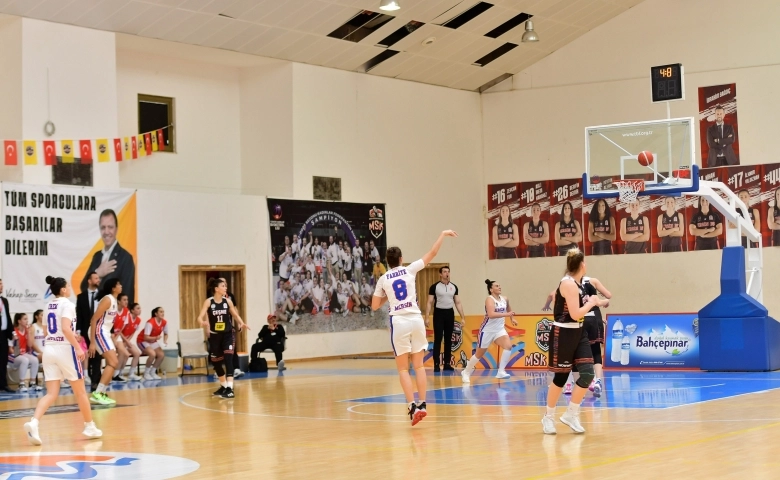 Mersinli Kadın Basketbolcu Play-Off yolunda emin adımlarla ilerliyor