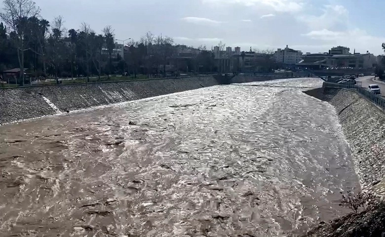 Osmaniye’de şiddetli yağış çayların debisini arttırdı