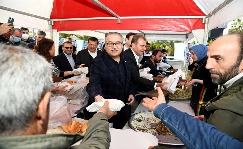 Vali Su ve Başkan Seçer 'Hamsi Festivali'ne katıldı