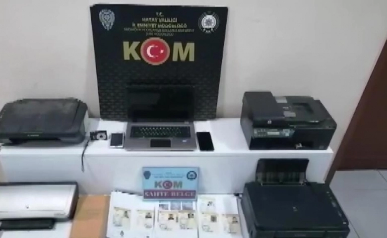 Hatay'da sahte geçici koruma kimlik belgesi düzenleyen 4 kişi yakalandı