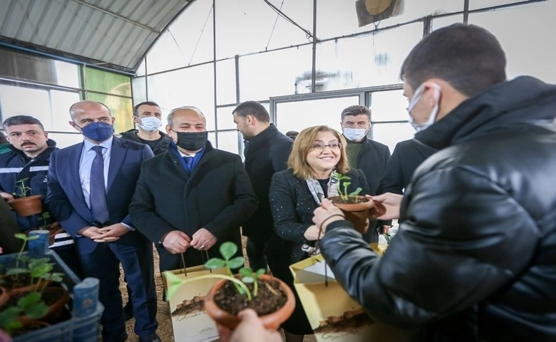 Madde bağımlısı gençlerle birlikte fidan dikti