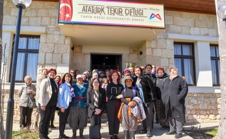 İçel Soroptimist Kulübü’nden Meral Seçer’e ödül