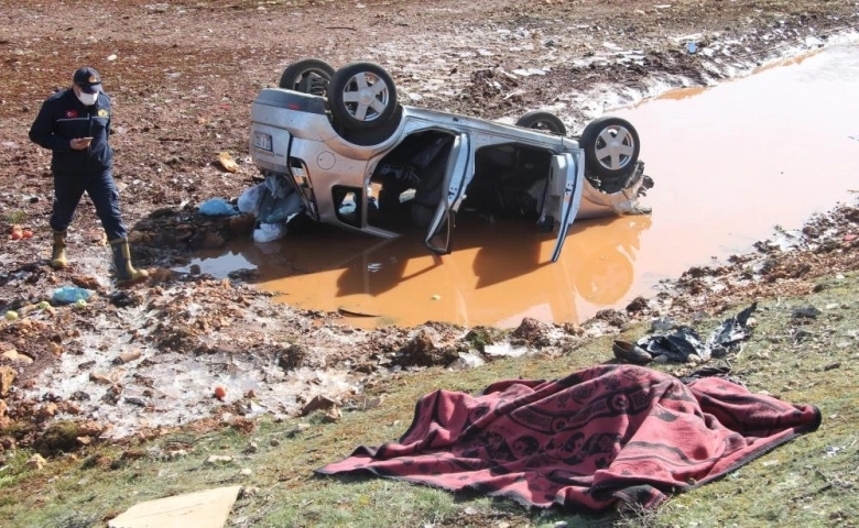 Gaziantep'te Virajı alamayan araç şarampole uçtu: 1 ölü, 4 yaralı