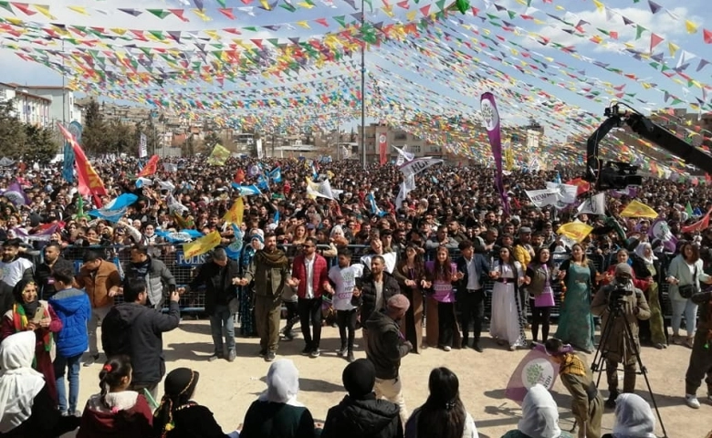 Newroz Urfa ve Antep’te coşkuyla kutlandı