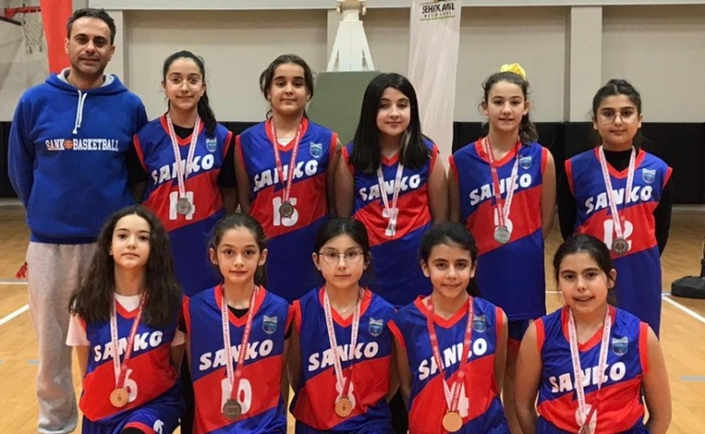 SANKO Okulları basketbol takımı il ikincisi oldu