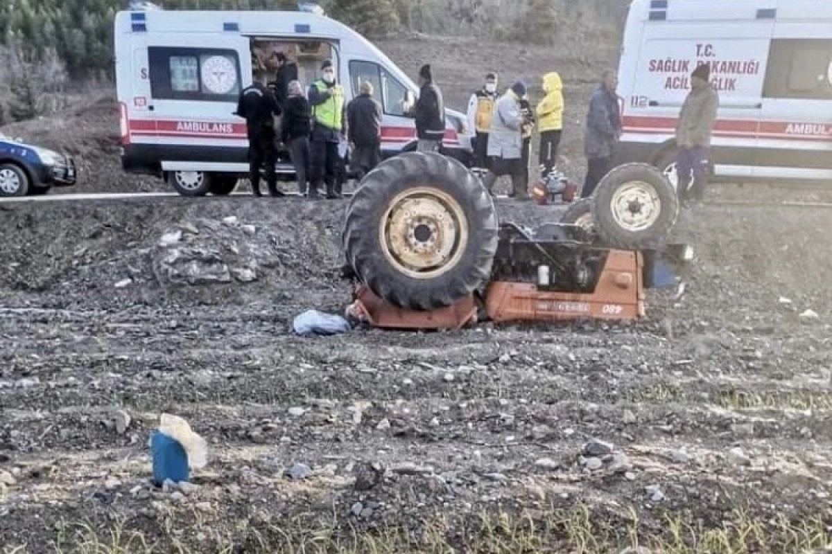 Gülnar’da traktör devrildi baba öldü, oğlu yaralandı