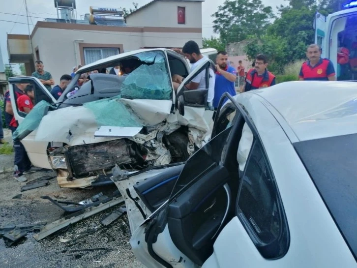 Osmaniye'de Trafik kazası: 1 ölü 13 yaralı