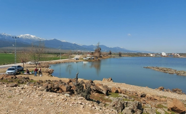 Hatay’da Volkanik göl piknikçilerin akınına uğruyor