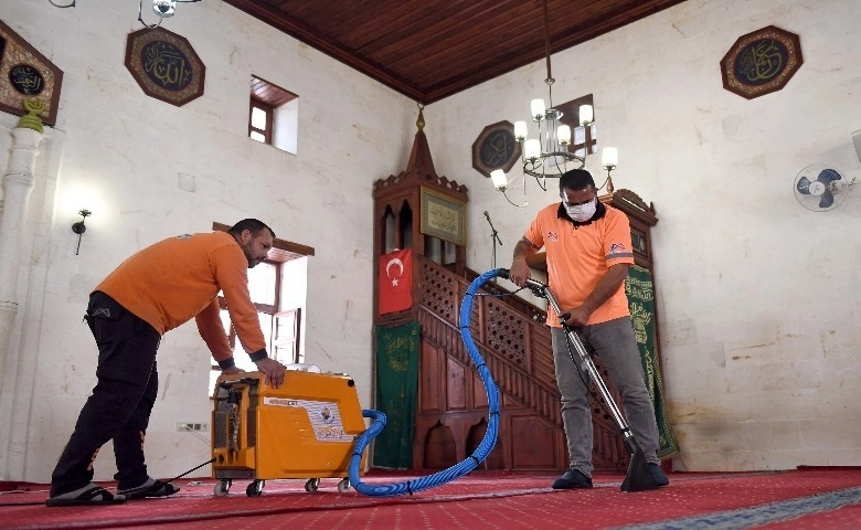 Mersin'de camilerde Ramazan temizliği yapıldı