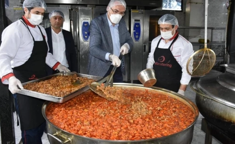 Gaziantep'te her gün bir mahallede iftarlık yemek dağıtılıyor