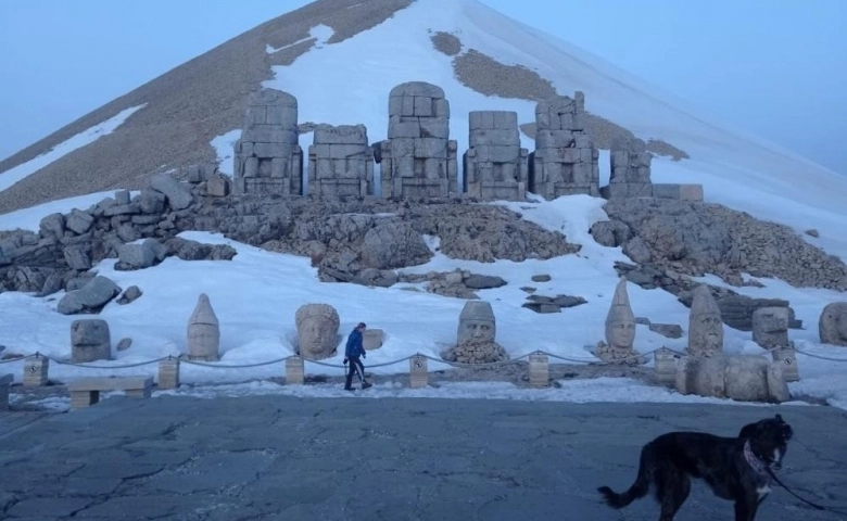 Yolu açılan Nemrut Dağı ilk turistleri ağırladı