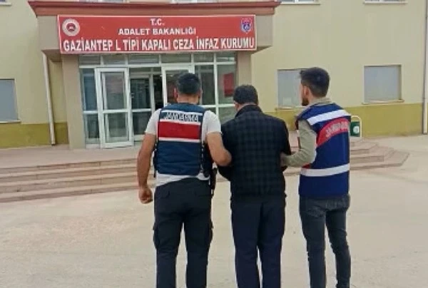 Jandarmaya yakalandılar, Gaziantep’te çeşitli suçlardan aranan 30 şahıstan 22’si tutuklandı