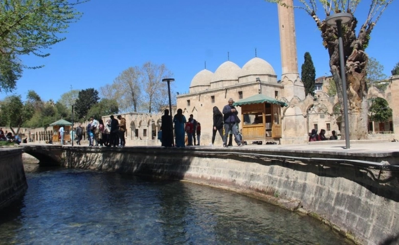 Ramazan ayında Balıklıgöl ziyaretçi akınına uğruyor