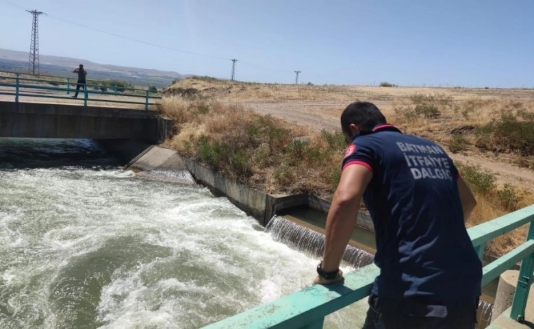 Diyarbakır'da Koyunu kurtarmak isteyen çoban akıntıya kapıldı