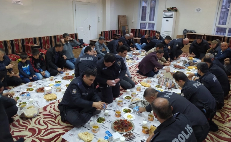 Elbeyli Belediye Başkanı Şimşek Polislerle iftarda buluştu