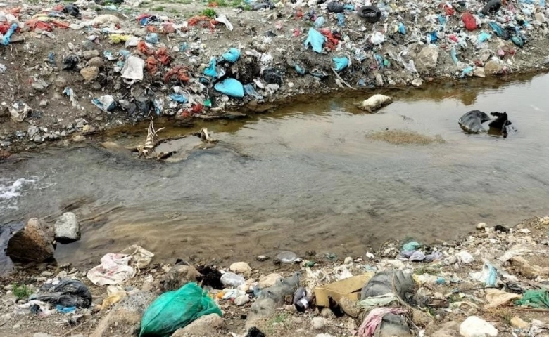 Osmaniye’de Deliçay Deresi çöplüğe döndü