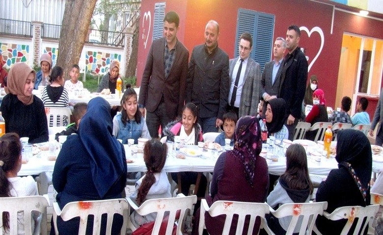 Araban'da öksüz ve yetim çocuklara iftar verildi