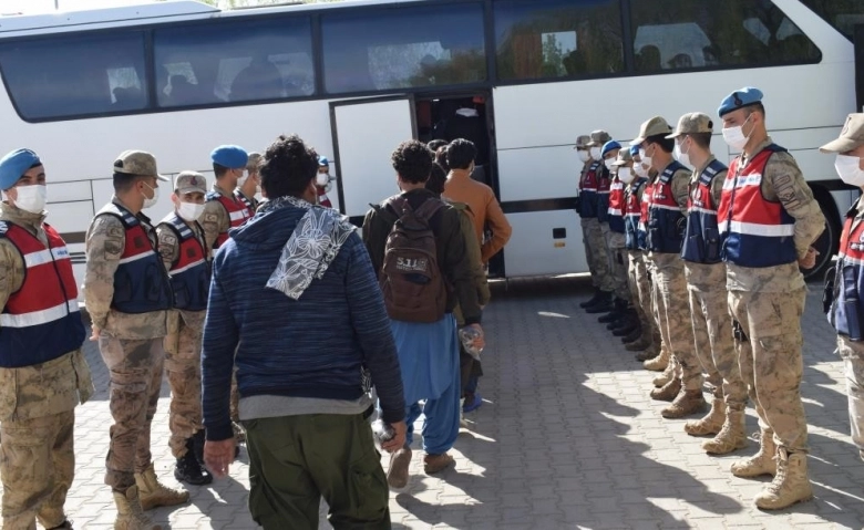 Malatya'da Düzensiz göçmenler sınır dışı edildi