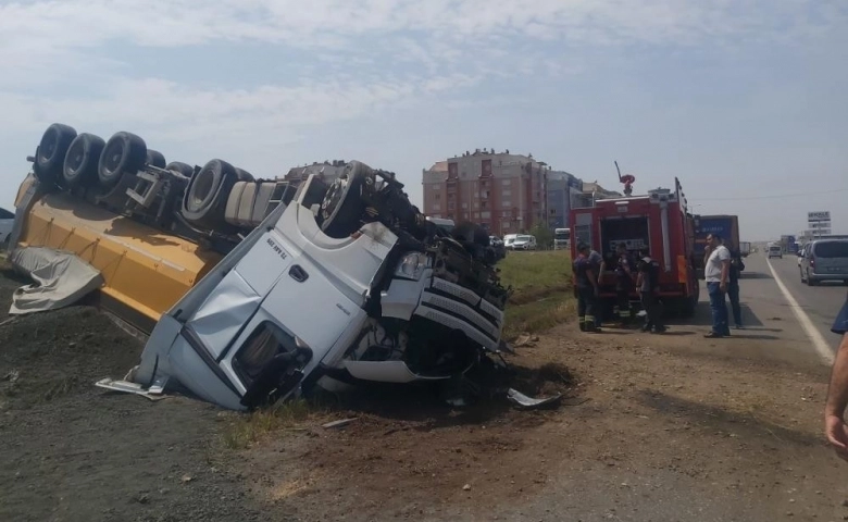 Hurdaya dönen araçtan burnu bile kanamadan çıktı