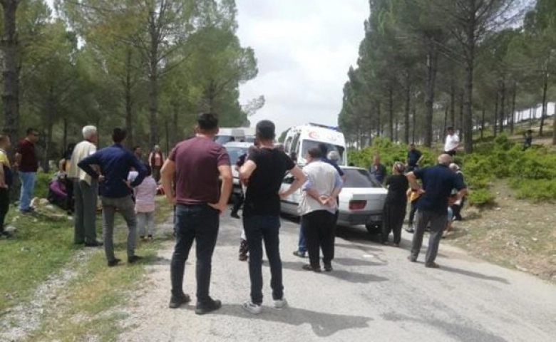 Osmaniye’de hafif ticari araç ile otomobil çarpıştı: 4 yaralı