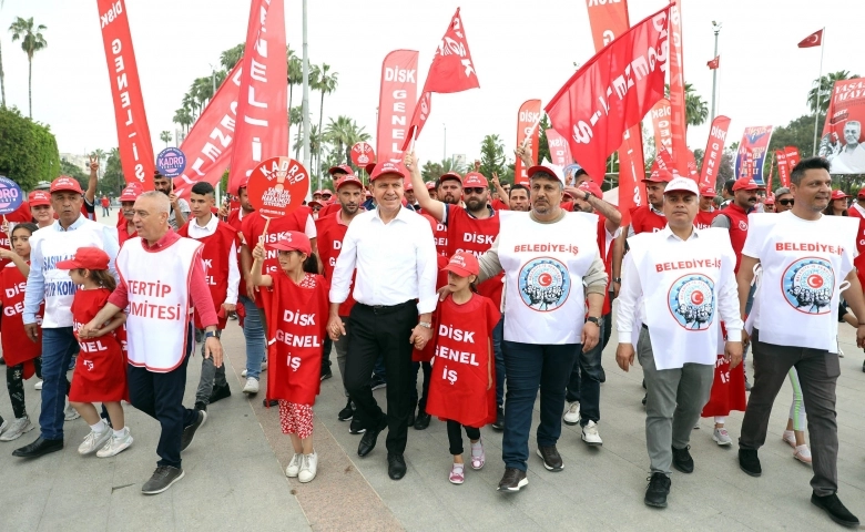 Mersin Büyükşehir Başkanı Seçer, 1 Mayıs’ta işçi ve emekçilerle buluştu