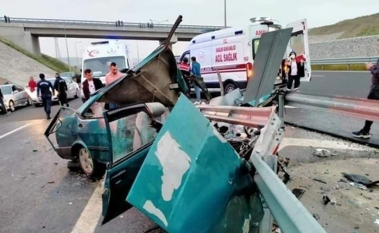 İzmir’de feci kaza: 2 ölü, 3 yaralı