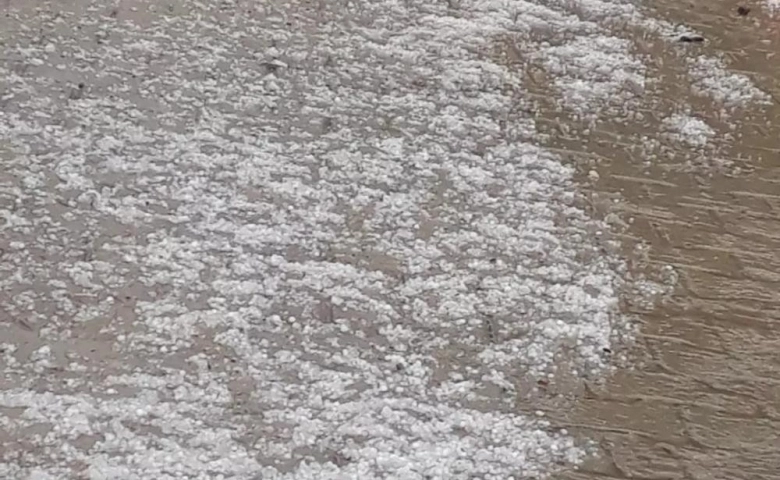 Kahramanmaraş’ta sağanak taşkına neden oldu, dolu tarım alanlarını vurdu